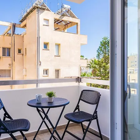 Vibe - 1 Bedroom W Balcony In アパート ラルナカ