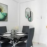 Vibe - 1 Bedroom W Balcony In * Larnaca