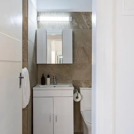 Apartment Vibe - 1 Bedroom W Balcony In Larnaca