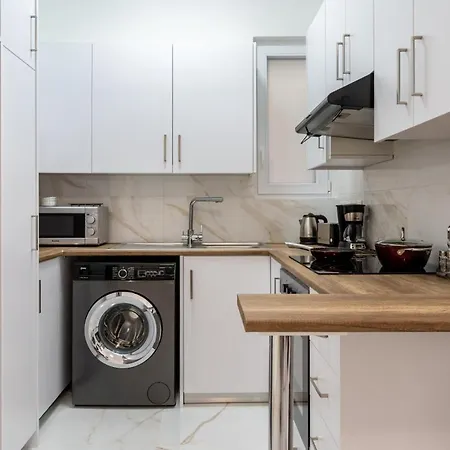 Apartment Vibe - 1 Bedroom W Balcony In Larnaca